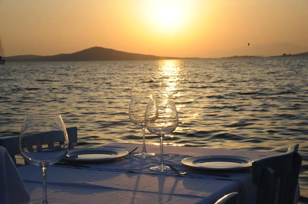 Sizmahan Hotel  Ayvalı
