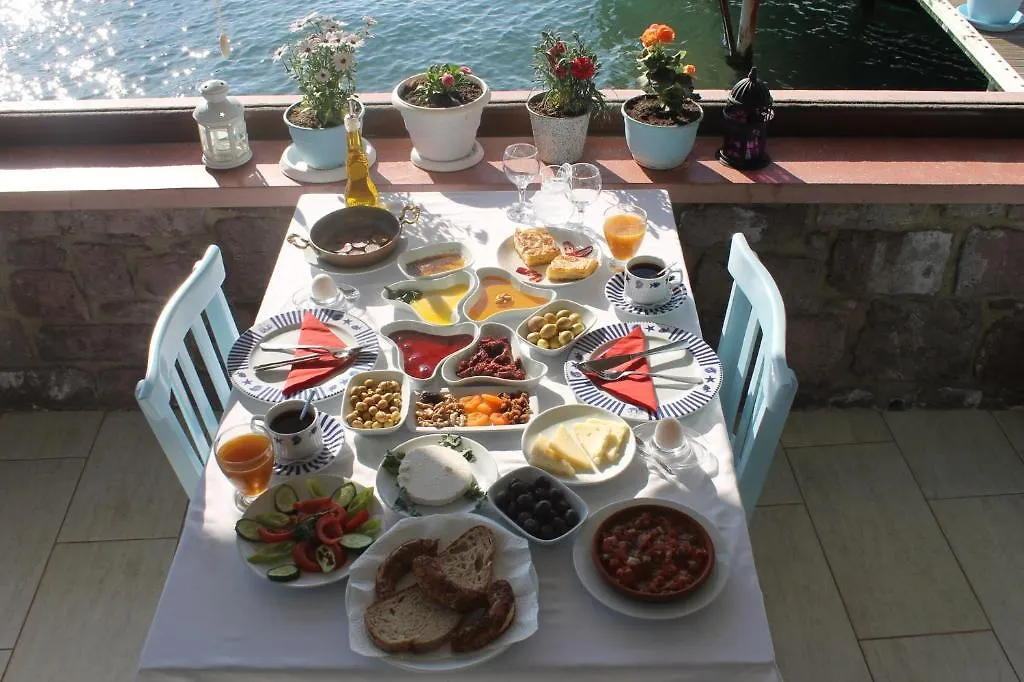 Sizmahan Hotel  Ayvalı